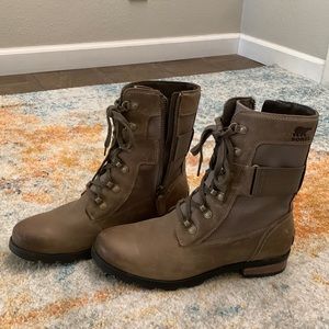 Sorel size 8.5 boots
